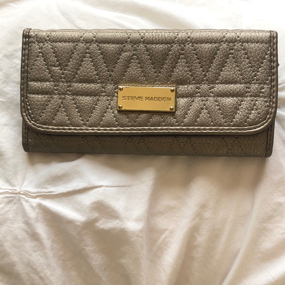 Steve Madden Silver Wallet